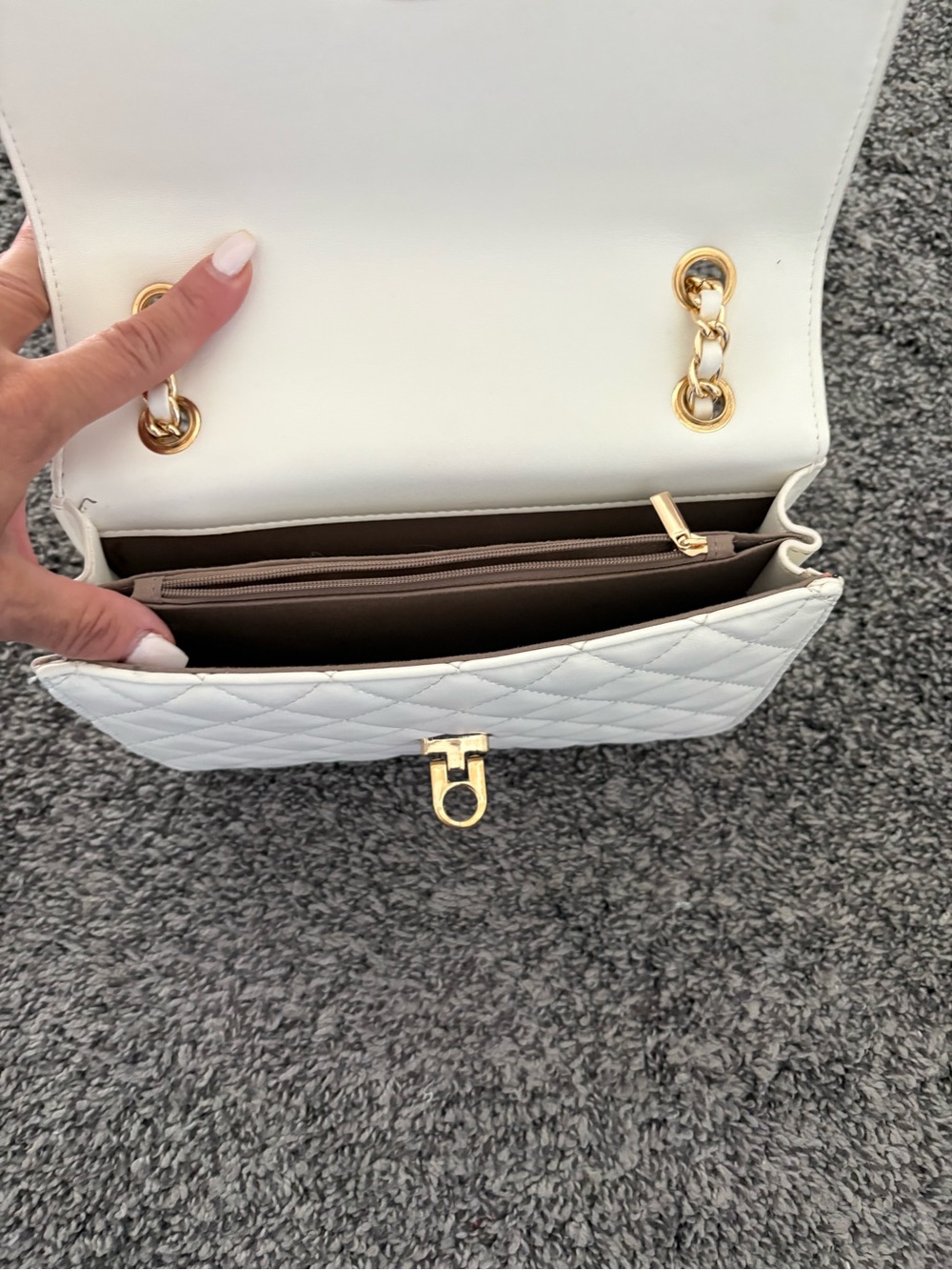Quilted Chain-Handle Shoulder Bag in Cream - Picture 5 of 5